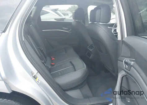 2022 Audi E-Tron Premium Quattro z USA, uszkodzony, nr VIN WA1AAAGE0NB045633